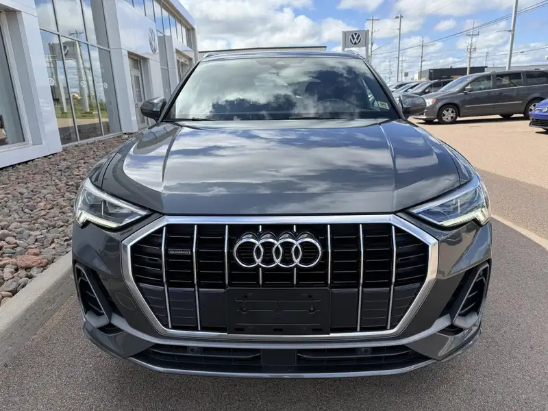 2020 Audi Q3 Progressiv, šedá, 85 047 km, dovoz Kanada — foto 2 z 12