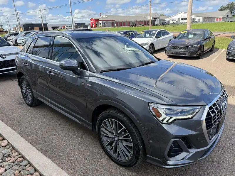 2020 Audi Q3 Progressiv, šedá, 85 047 km, dovoz Kanada — foto 3 z 12