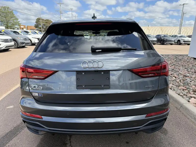 2020 Audi Q3 Progressiv, šedá, 85 047 km, dovoz Kanada — foto 6 z 12