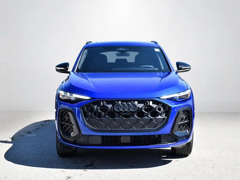 2025 Audi Q5 Progressiv, modrá, 8 244 km, dovoz Kanada — foto 2 z 12