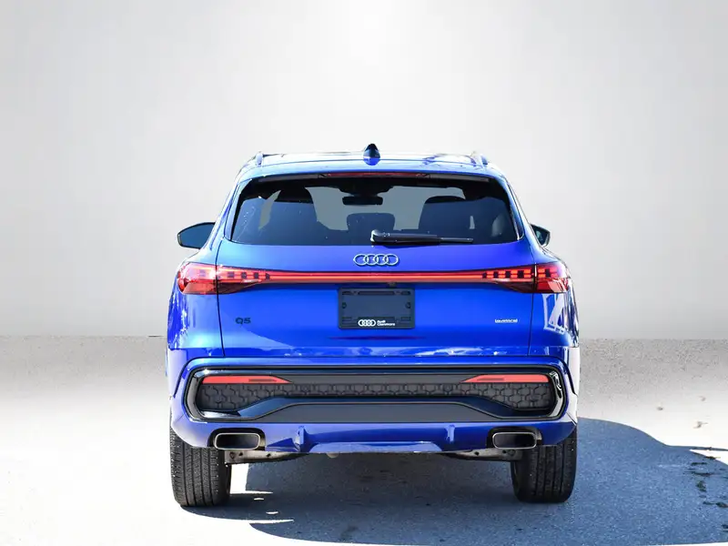 2025 Audi Q5 Progressiv, modrá, 8 244 km, dovoz Kanada — foto 5 z 12