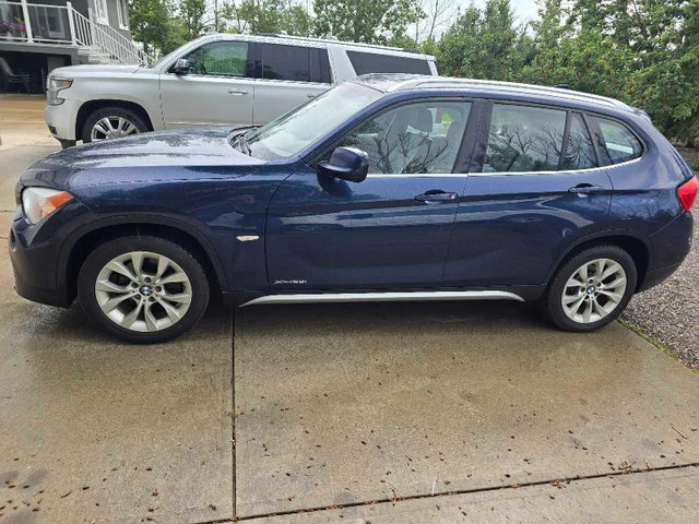2012 BMW X1, modrá, 226 000 km, dovoz Kanada — foto 2 z 5