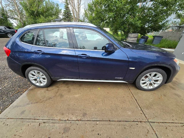 2012 BMW X1, modrá, 226 000 km, dovoz Kanada — foto 3 z 5