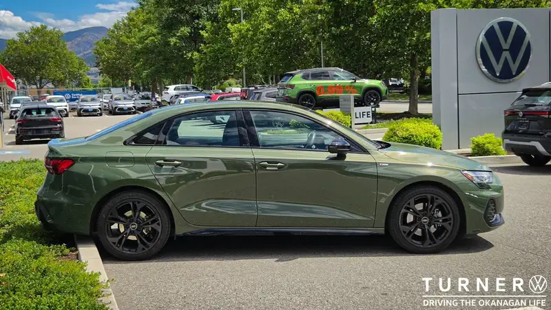 2025 Audi A3 Progressiv, 7 520 km, dovoz Kanada — foto 4 z 12