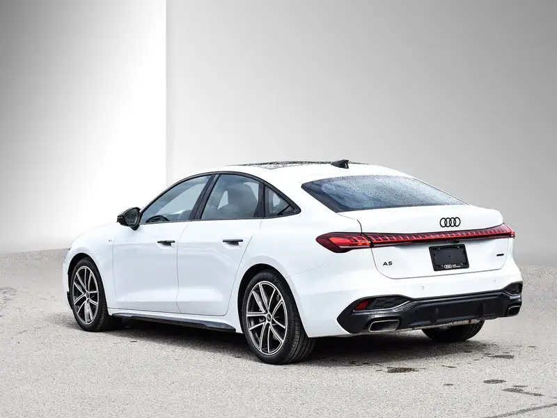 2025 Audi A5 Technik, bílá, 3 880 km, dovoz Kanada — foto 4 z 12
