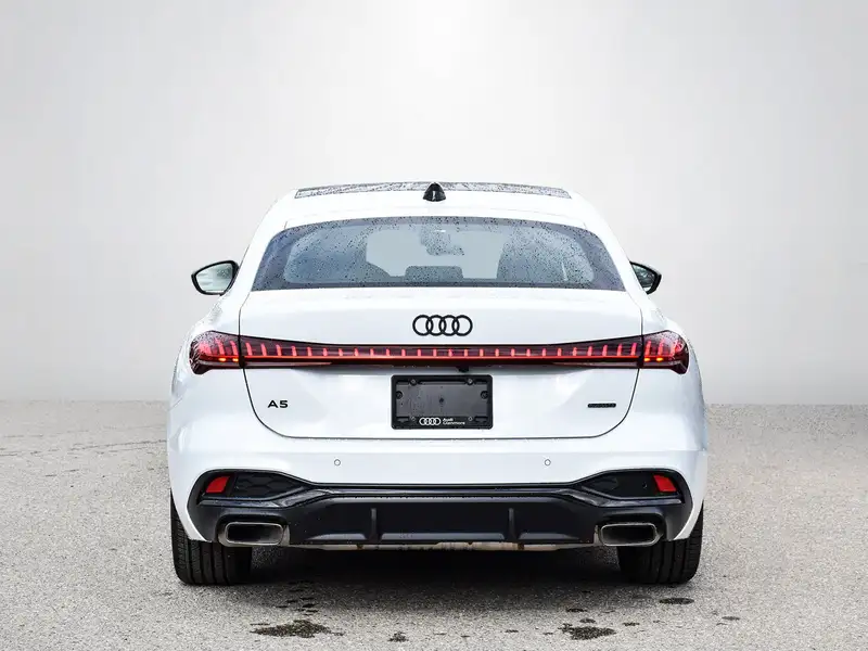 2025 Audi A5 Technik, bílá, 3 880 km, dovoz Kanada — foto 5 z 12
