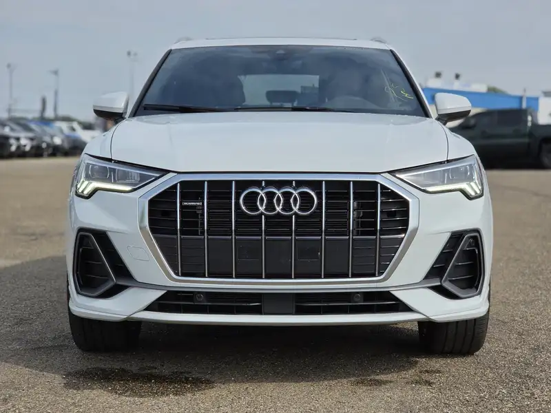 2025 Audi Q3 Progressiv, bílá, 31 087 km, dovoz Kanada — foto 10 z 12