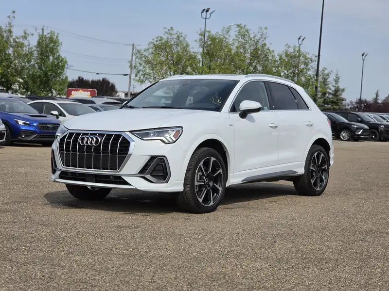 2025 Audi Q3 Progressiv, bílá, 31 087 km, dovoz Kanada — foto 2 z 12