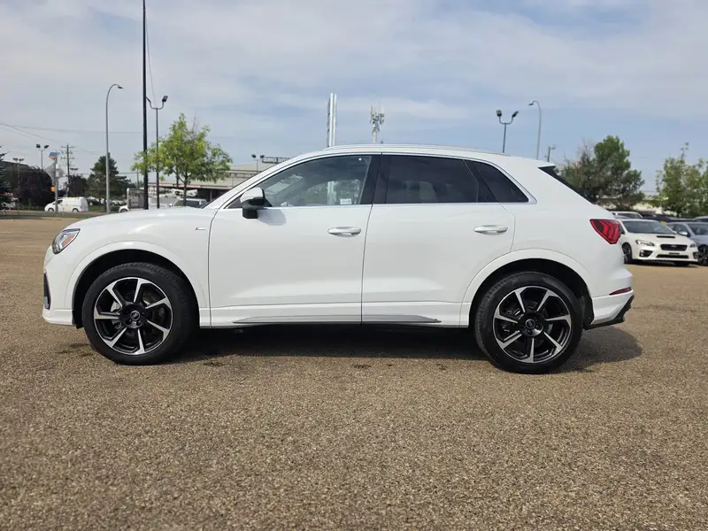 2025 Audi Q3 Progressiv, bílá, 31 087 km, dovoz Kanada — foto 3 z 12