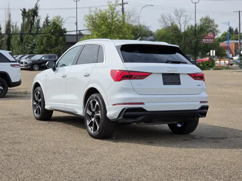 2025 Audi Q3 Progressiv, bílá, 31 087 km, dovoz Kanada — foto 4 z 12