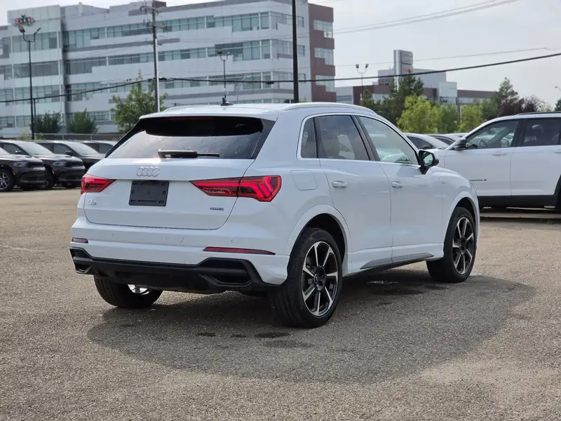 2025 Audi Q3 Progressiv, bílá, 31 087 km, dovoz Kanada — foto 7 z 12