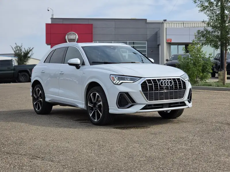 2025 Audi Q3 Progressiv, bílá, 31 087 km, dovoz Kanada — foto 9 z 12