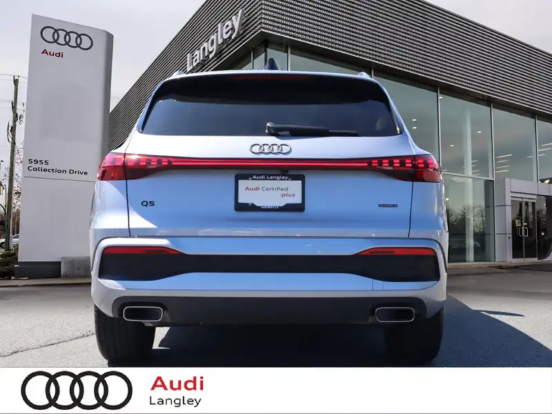 2025 Audi Q5, stříbrná, 12 340 km, dovoz Kanada — foto 4 z 12