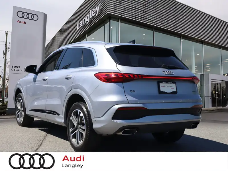 2025 Audi Q5, stříbrná, 12 340 km, dovoz Kanada — foto 5 z 12