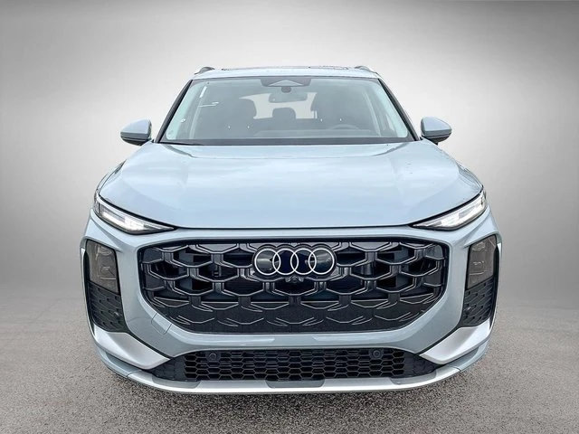 2026 Audi Q3 Progressiv, šedá, 17 km, dovoz Kanada — foto 2 z 20