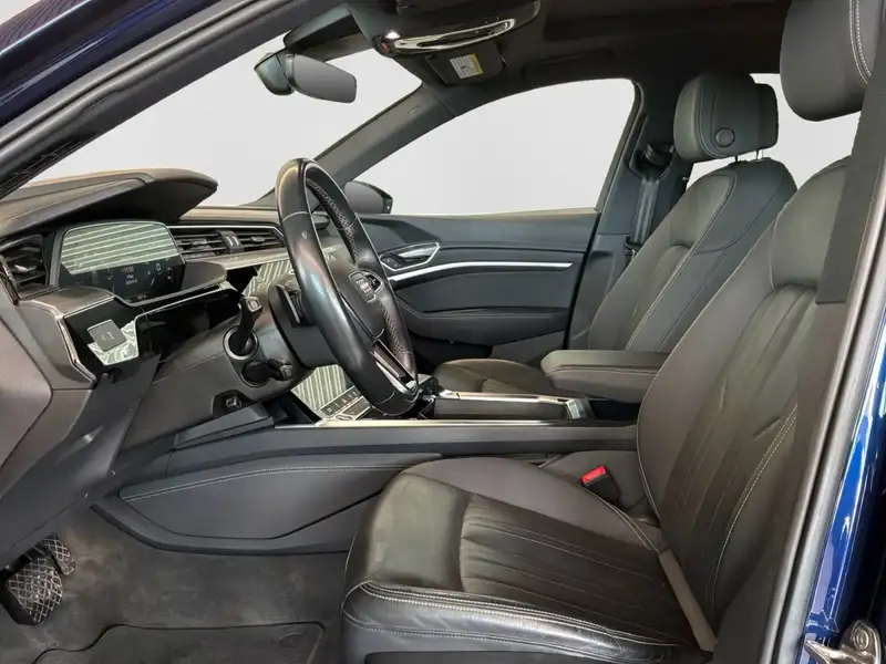 2022 Audi E-Tron Progressiv, modrá, 88 464 km, dovoz Kanada — foto 10 z 12