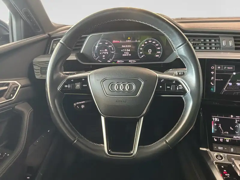 2022 Audi E-Tron Progressiv, modrá, 88 464 km, dovoz Kanada — foto 11 z 12