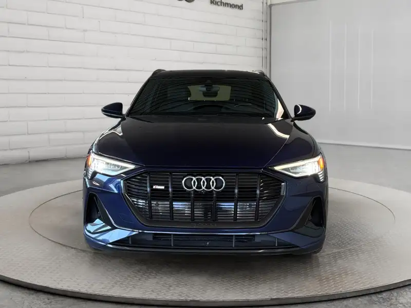 2022 Audi E-Tron Progressiv, modrá, 88 464 km, dovoz Kanada — foto 2 z 12