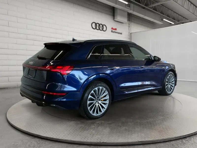 2022 Audi E-Tron Progressiv, modrá, 88 464 km, dovoz Kanada — foto 5 z 12