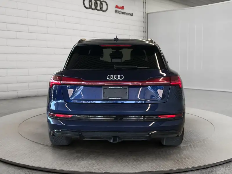 2022 Audi E-Tron Progressiv, modrá, 88 464 km, dovoz Kanada — foto 6 z 12