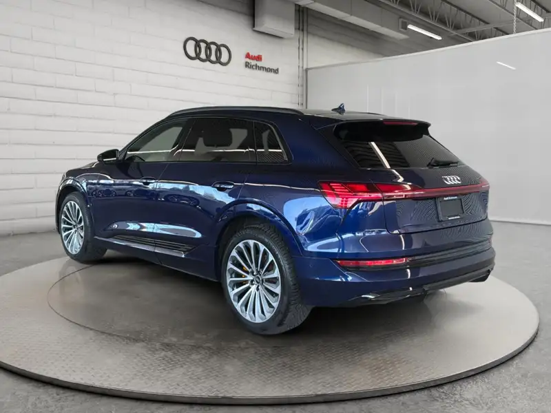 2022 Audi E-Tron Progressiv, modrá, 88 464 km, dovoz Kanada — foto 7 z 12