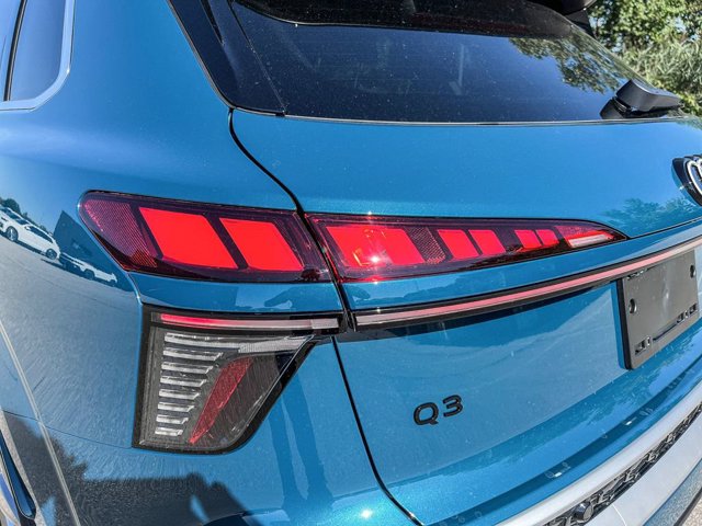 2026 Audi Q3 Progressiv, modrá, 24 km, dovoz Kanada — foto 14 z 20