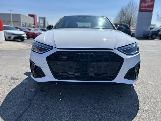 2024 Audi A4 Progressiv, bílá, 33 369 km, dovoz Kanada — foto 2 z 20