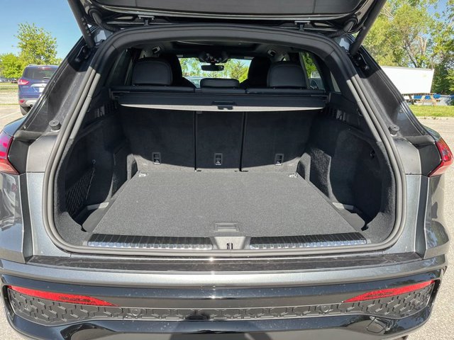 2026 Audi Q5 Progressiv, šedá, 19 km, dovoz Kanada — foto 15 z 20