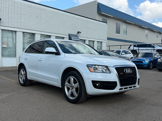 2012 Audi Q5 3.2L Premium, bílá, 114 754 km, dovoz Kanada — foto 3 z 5