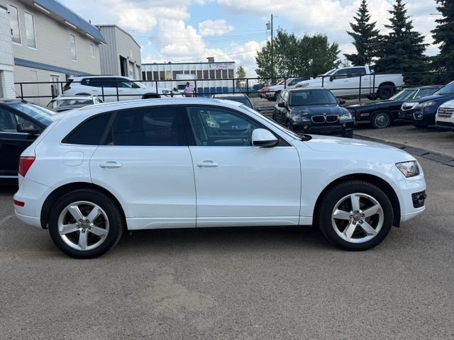2012 Audi Q5 3.2L Premium, bílá, 114 754 km, dovoz Kanada — foto 4 z 5