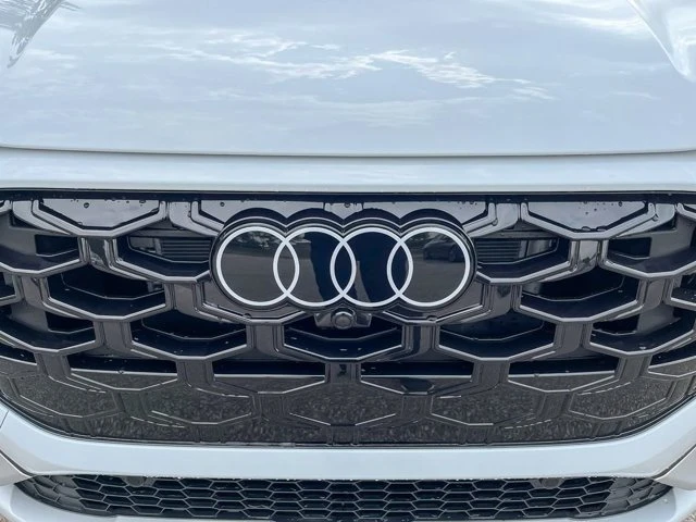 2026 Audi Q3 Progressiv, bílá, 20 km, dovoz Kanada — foto 13 z 20