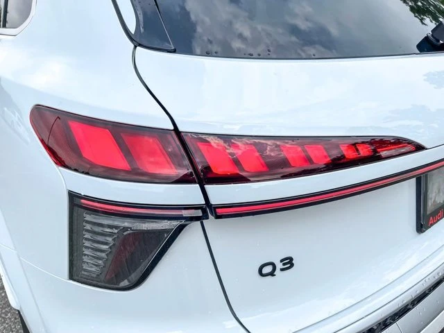 2026 Audi Q3 Progressiv, bílá, 20 km, dovoz Kanada — foto 14 z 20
