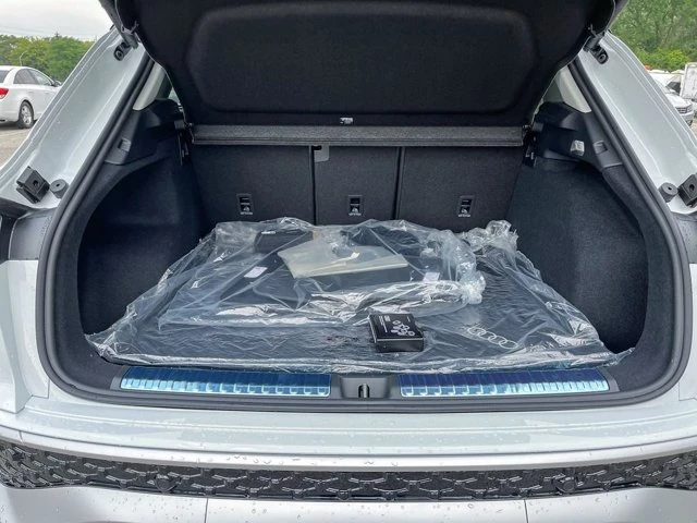 2026 Audi Q3 Progressiv, bílá, 20 km, dovoz Kanada — foto 15 z 20