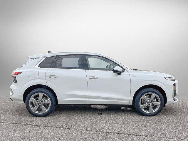 2026 Audi Q3 Progressiv, bílá, 20 km, dovoz Kanada — foto 4 z 20