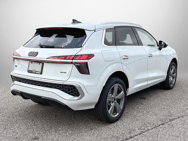 2026 Audi Q3 Progressiv, bílá, 20 km, dovoz Kanada — foto 5 z 20