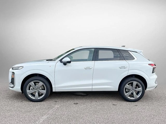 2026 Audi Q3 Progressiv, bílá, 20 km, dovoz Kanada — foto 8 z 20