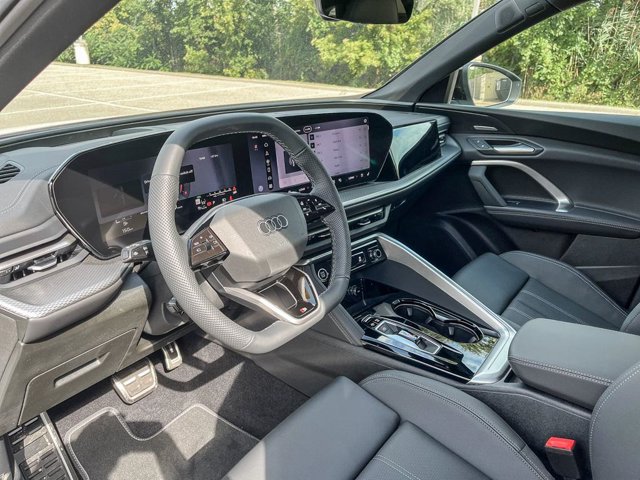2026 Audi Q5 Progressiv, bílá, 21 km, dovoz Kanada — foto 16 z 20