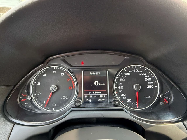 2015 Audi Q5 Progressiv, černá, 141 830 km, dovoz Kanada — foto 14 z 16