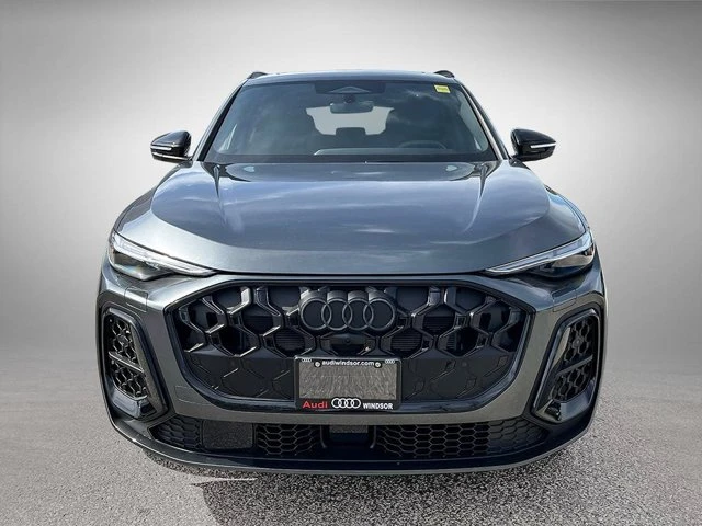 2026 Audi Q5 Progressiv, šedá, 2 000 km, dovoz Kanada — foto 2 z 20