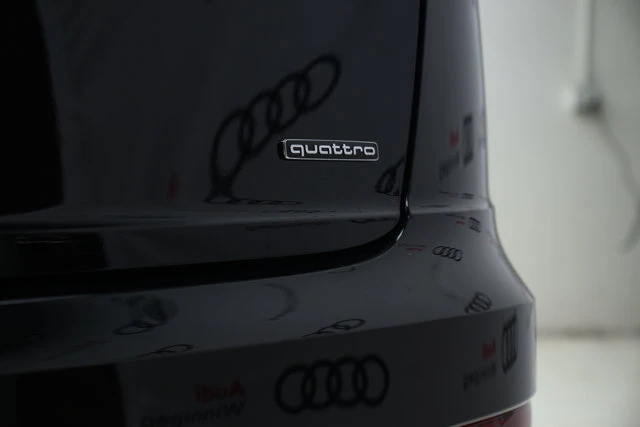 2026 Audi Q8 Progressiv, černá, 279 km, dovoz Kanada — foto 9 z 20