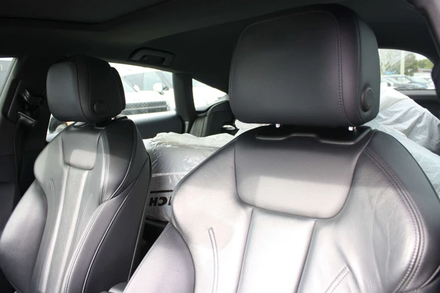 2018 Audi A5 2.0 Progressiv, bílá, 93 784 km, dovoz Kanada — foto 12 z 20