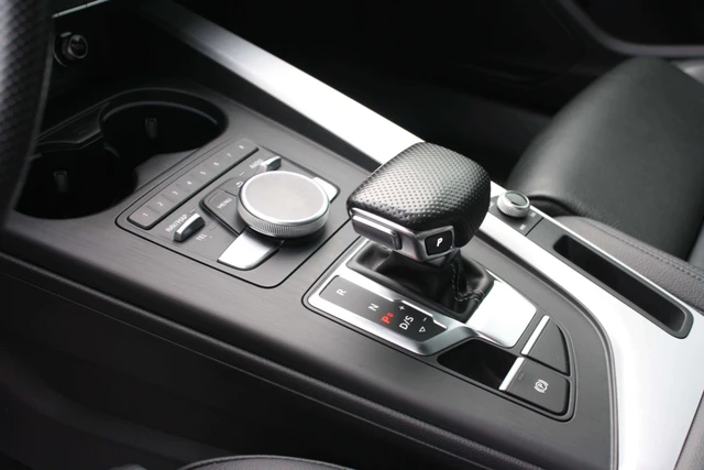 2018 Audi A5 2.0 Progressiv, bílá, 93 784 km, dovoz Kanada — foto 15 z 20
