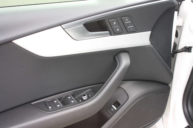 2018 Audi A5 2.0 Progressiv, bílá, 93 784 km, dovoz Kanada — foto 9 z 20