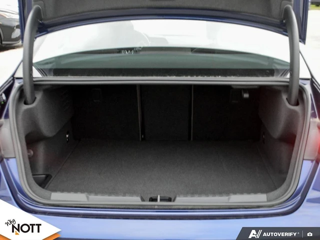 2025 Audi A3 Progressiv, 41 900 km, dovoz Kanada — foto 11 z 20