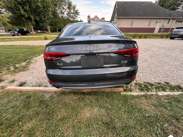 2017 Audi A4 Technik, šedá, 76 000 km, dovoz Kanada — foto 4 z 5