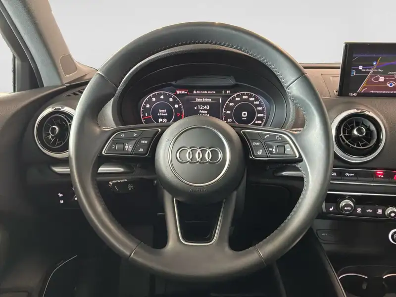 2018 Audi A3 Technik, bílá, 43 502 km, dovoz Kanada — foto 11 z 12