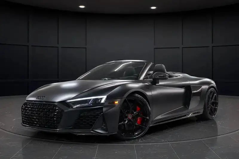2023 Audi R8 Performance, černá, 5 659 km, dovoz Kanada — foto 2 z 12