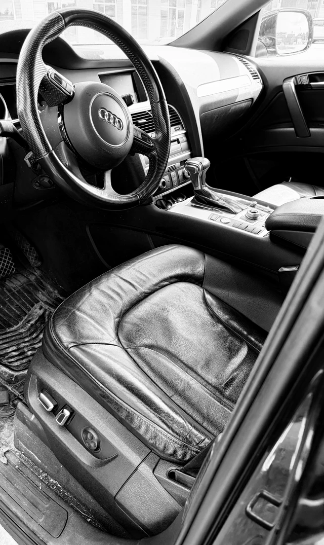 2012 Audi Q7, 255 000 km, dovoz Kanada — foto 3 z 5
