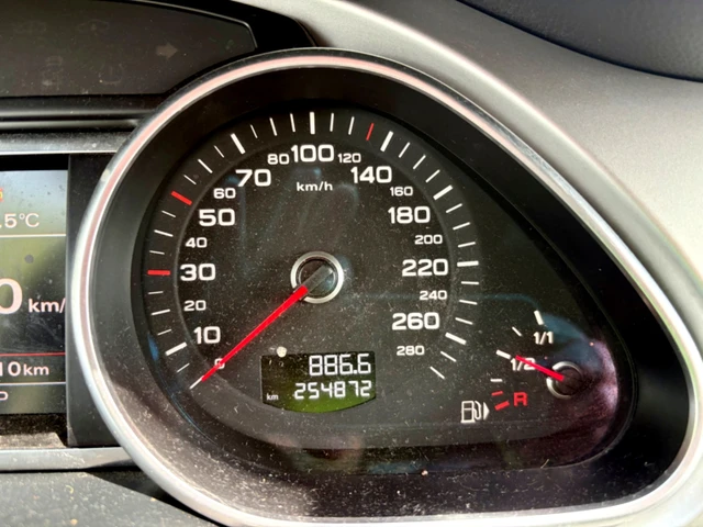 2012 Audi Q7, 255 000 km, dovoz Kanada — foto 4 z 5