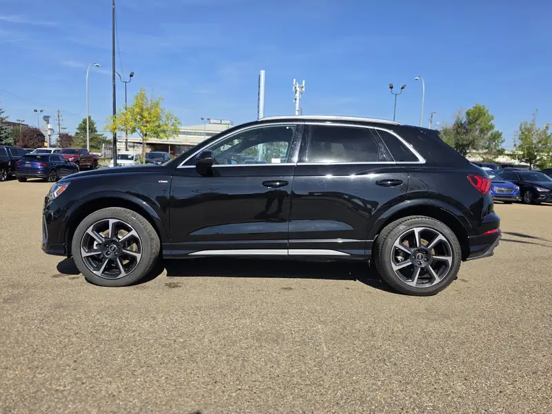 2025 Audi Q3 Progressiv, bílá, 29 590 km, dovoz Kanada — foto 3 z 12